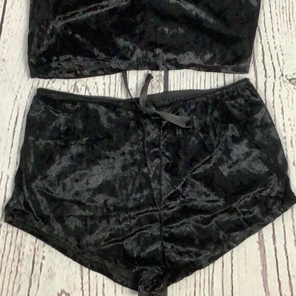 Black Sexy Velvet Pajama Set - Picture 4 of 4